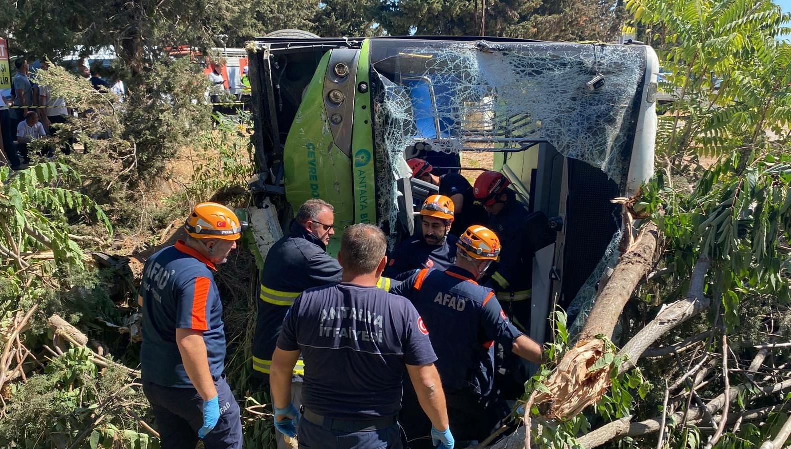 antalyada halk otobusu devrildi bir olu bir yarali ugldDOD8