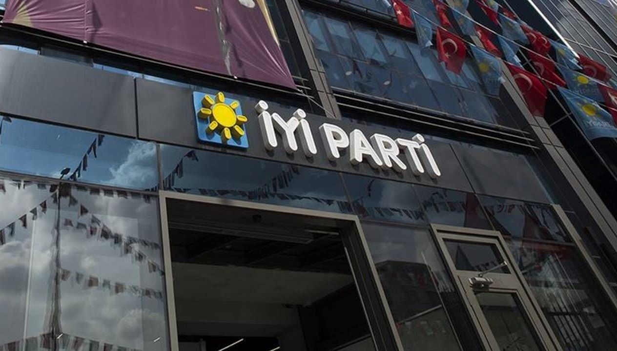 iyi partide istifa sakarya il baskani ve 6 ilce baskani gorevi birakti MDmJfgP2