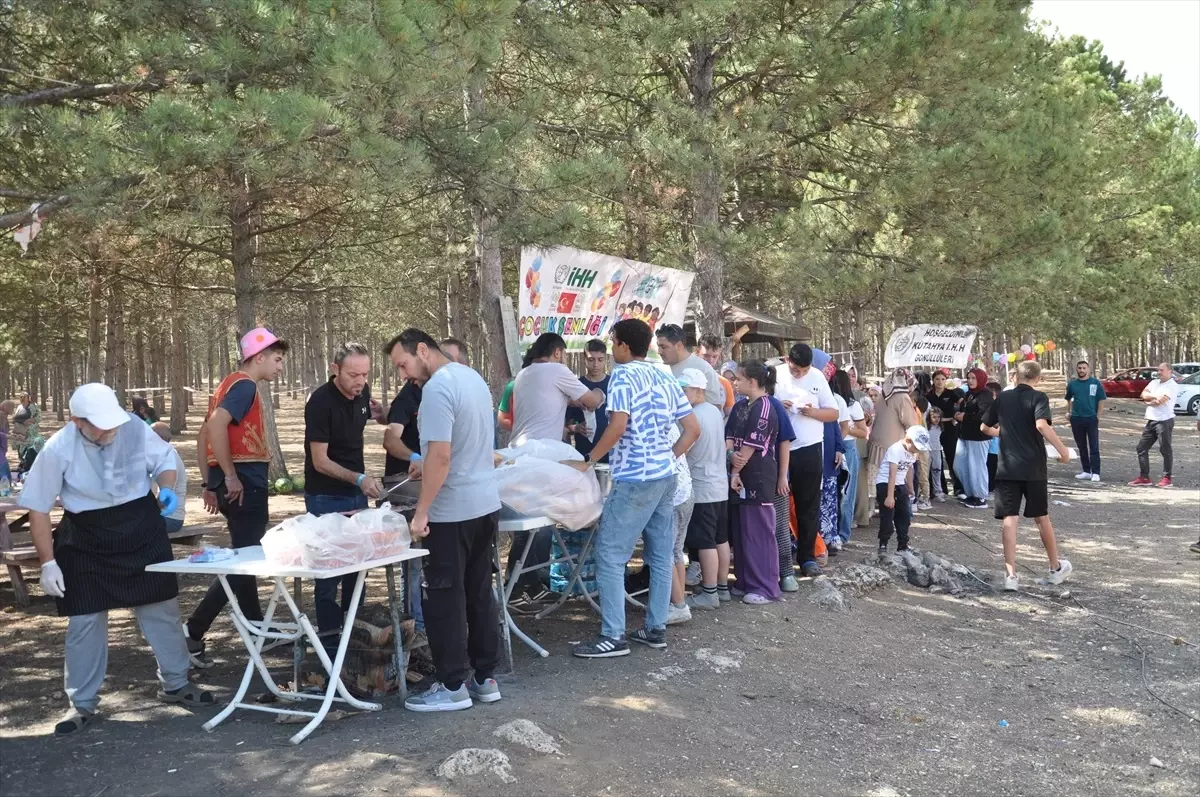 kutahyada yetim cocuklar icin piknik Hadvmnjx