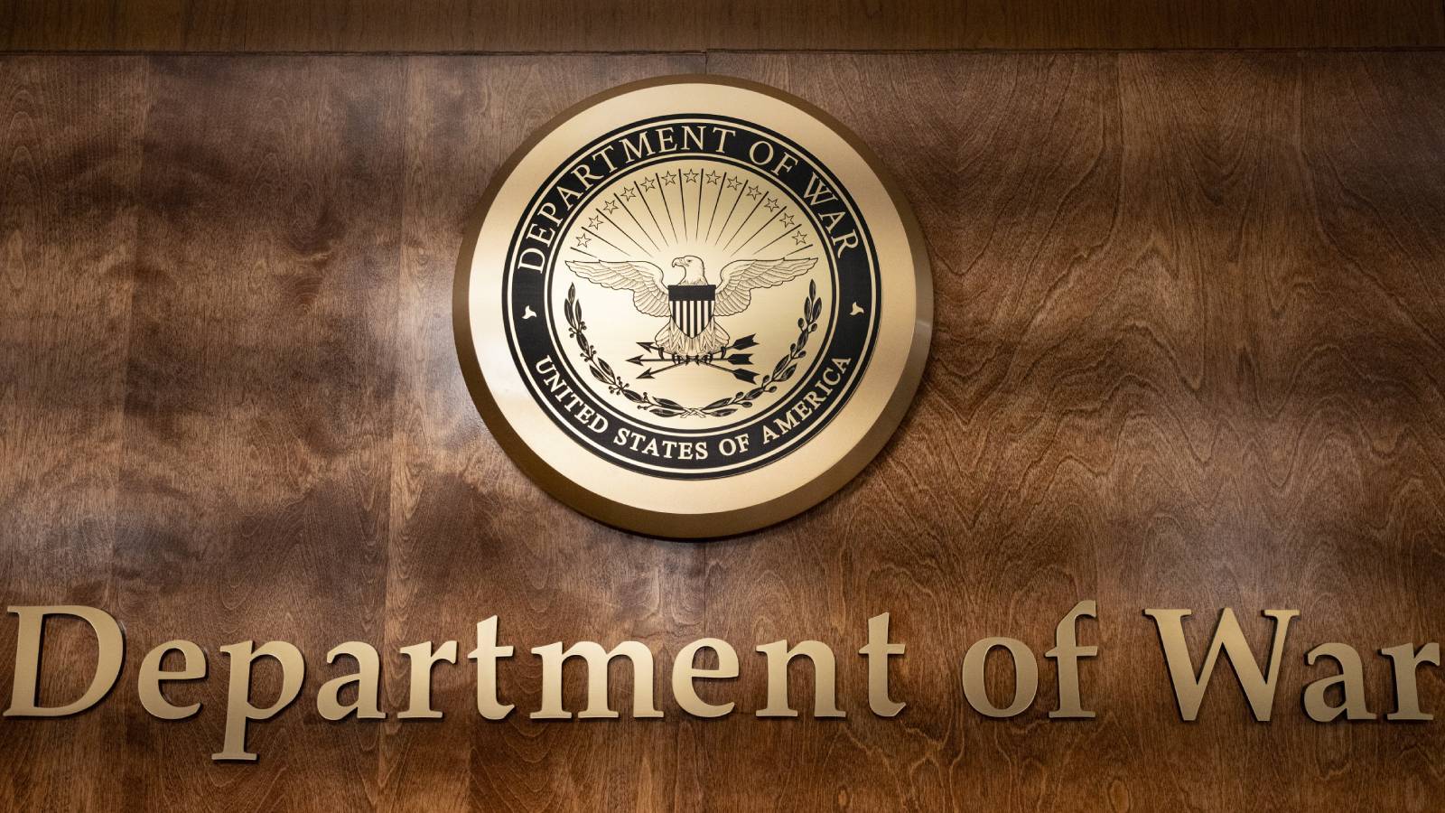 pentagonda savas bakanligi tabelalari asildi jBDG2GD4