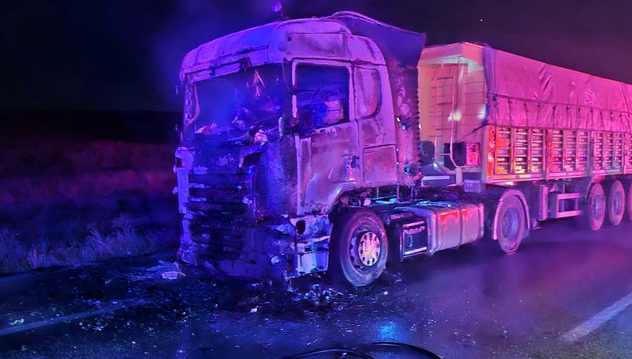 seyir halindeki tir alevlere teslim oldu Dg5KdBGY