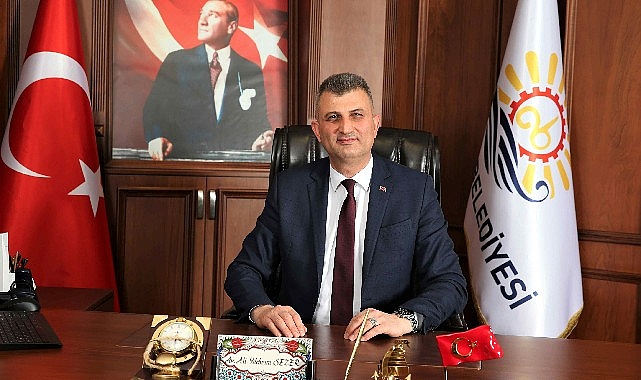 al bayragimizin golgesinde cumhuriyet bayramimiz kutlu olsun y7snFOu7.jpg