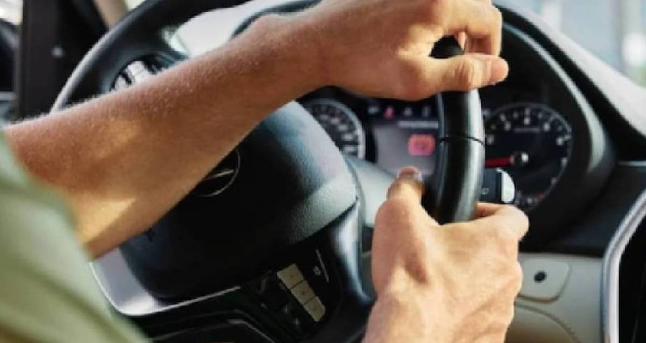 arac suren herkesi ilgilendiriyor direksiyon basinda bu basit aliskanligi sakin yapmayin lASDMDiG.jpg