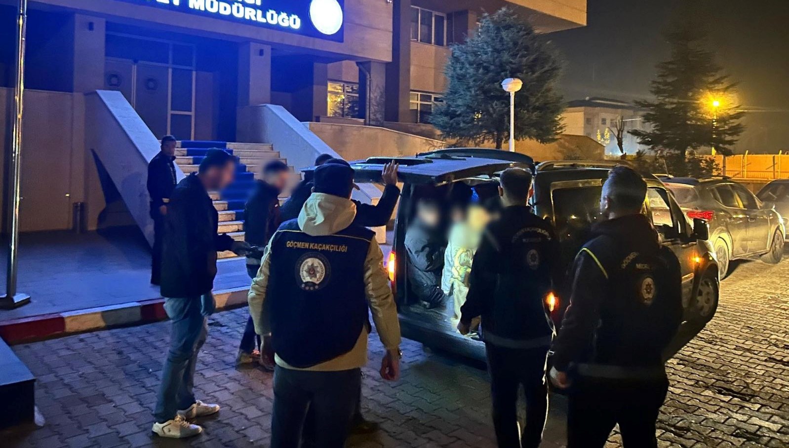 bagajdan 10 kacak gocmen cikti U7knUG4E.jpg