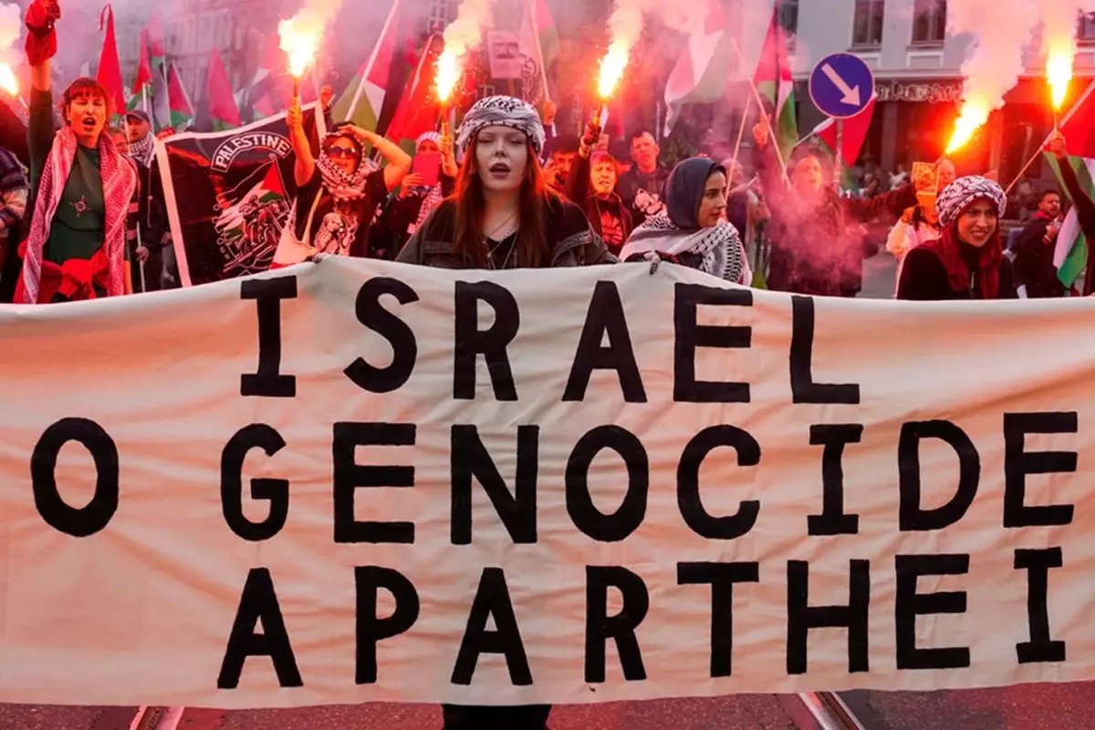 binler sokaga indi norvecten israil maci oncesi filistine destek yuruyusu H5IwMBiT