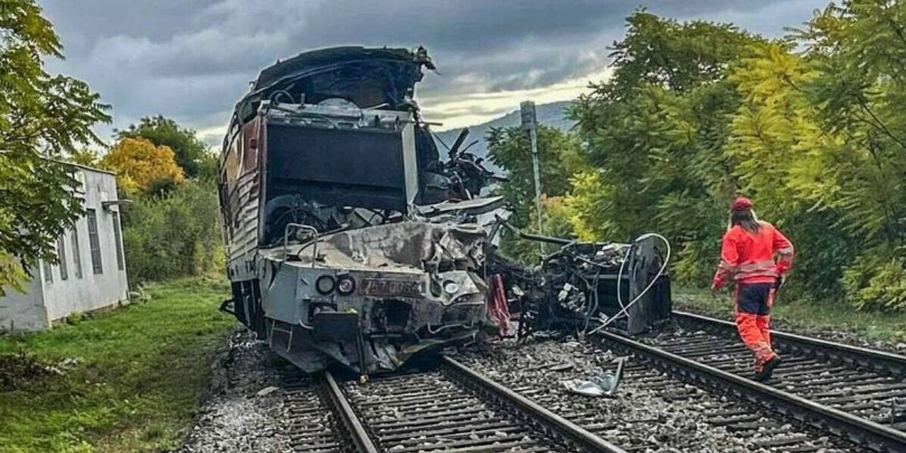 hizli trenler carpisti cok sayida yarali var AvjAPZwm.jpg