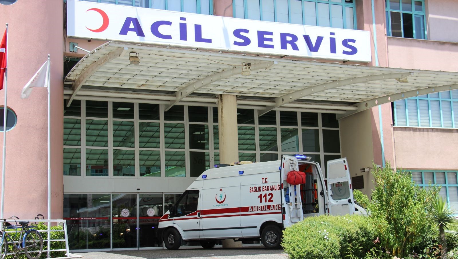 kontrolden cikan otomobil sulama kanalina carpti 1 olu r8e4aFOp