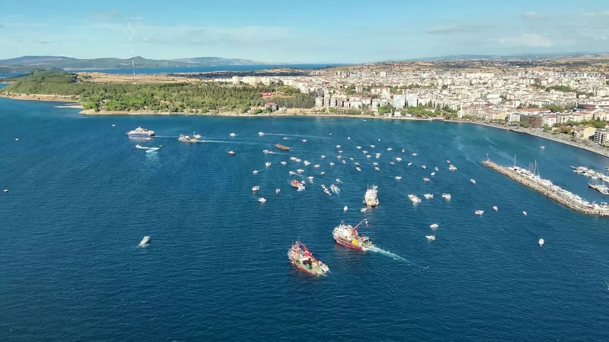 kuresel sumud filosuna destek icin turk ve filistin bayraklariyla donatilan teknelerden bogaz turu 8wDeIXkU