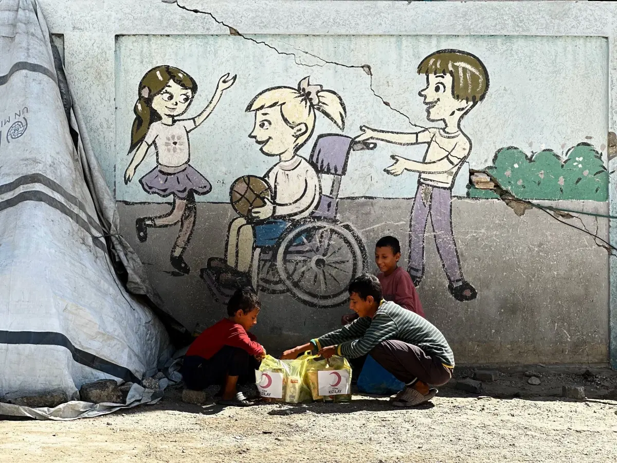 turk kizilay gazzede gida yardimi yapiyor MHH5N27f.jpg