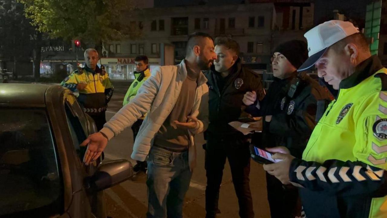 kimlik isteyen polise sosyal medyasini acti YLIKq6fj.jpg