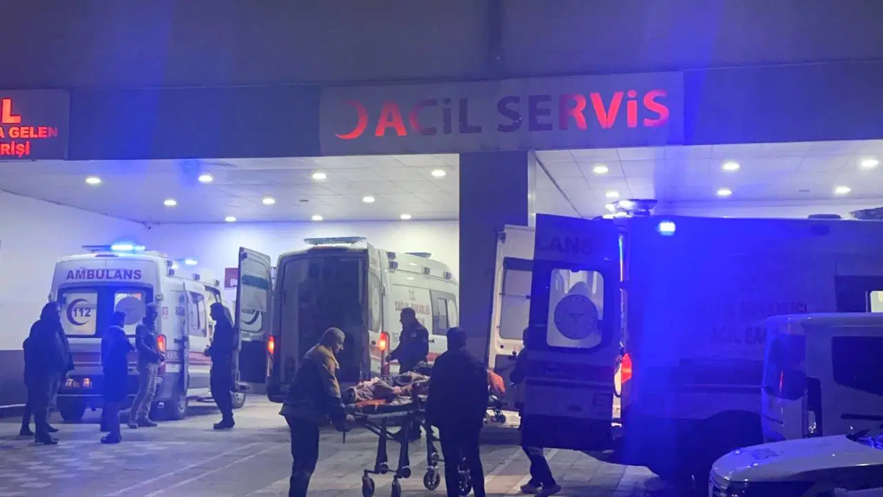 Çocuk Şoförün Kullandığı Araç Şarampole Devrildi, İki Yaralı