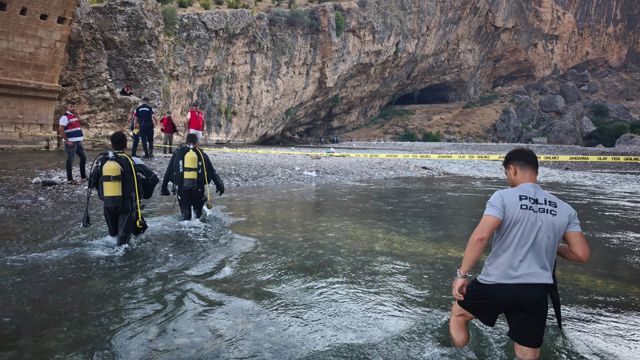Serinlemek için girdiği suda boğularak can verdi