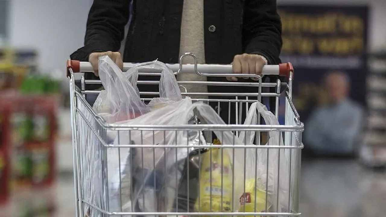 Zincir markette tarihi gecmis urun sattilar cezadan kacamadilar adUUfPMn